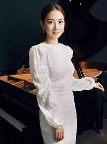 鋼琴導師余泳欣